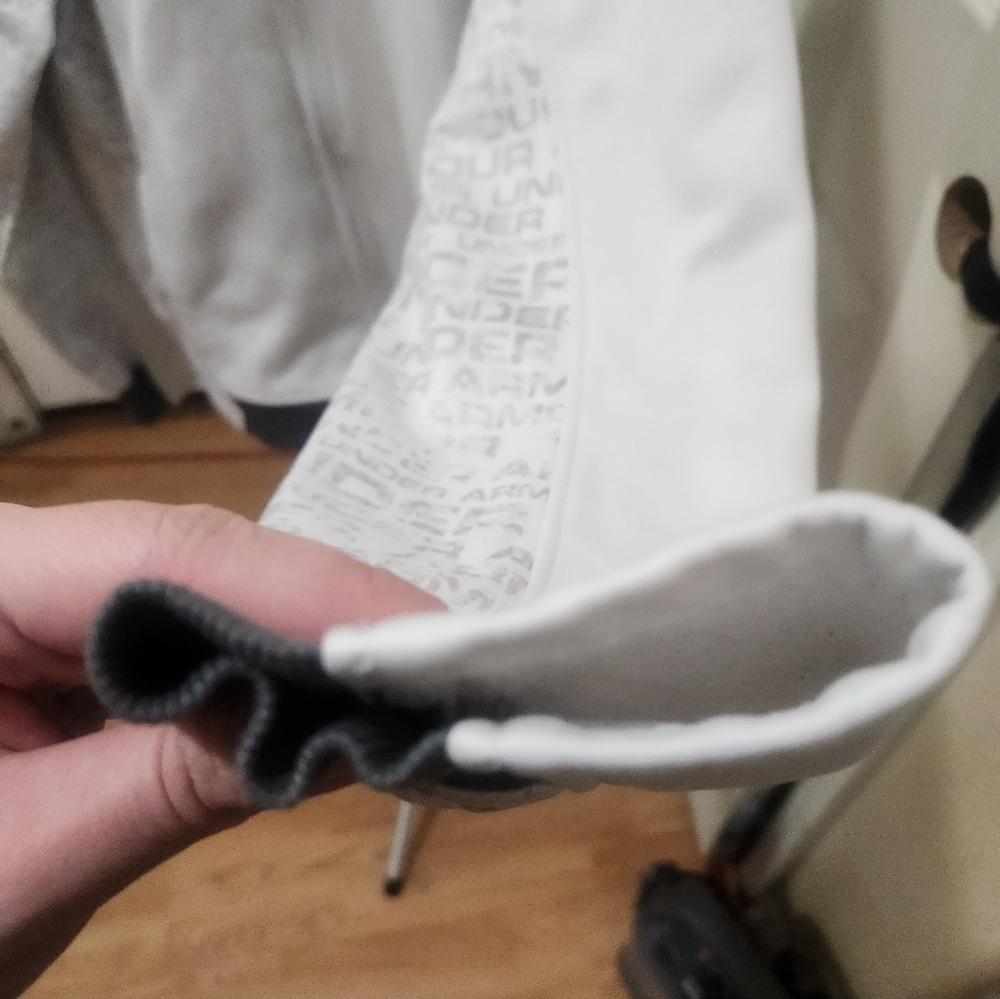 Under Armour White Zip-Up Hoodie Size XL - Picture 6 of 10